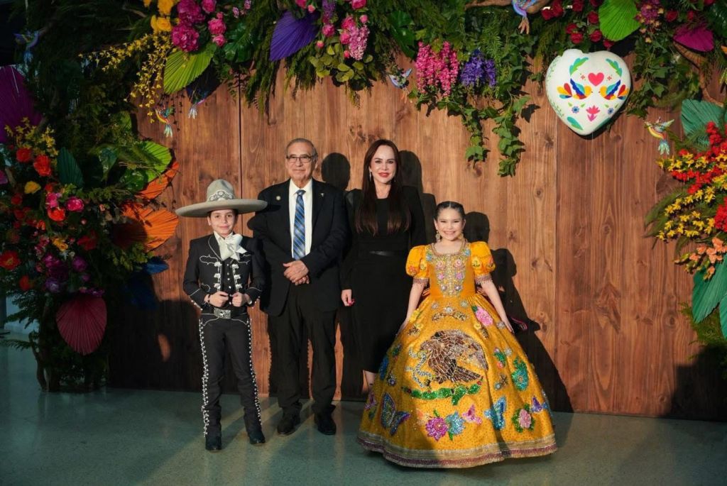 PRESENTA ALCALDESA CARMEN LILIA CANTUROSAS A NIÑOS QUE REPRESENTARÁN A MÉXICO EN CEREMONIA DEL ABRAZO&nbsp;2026
