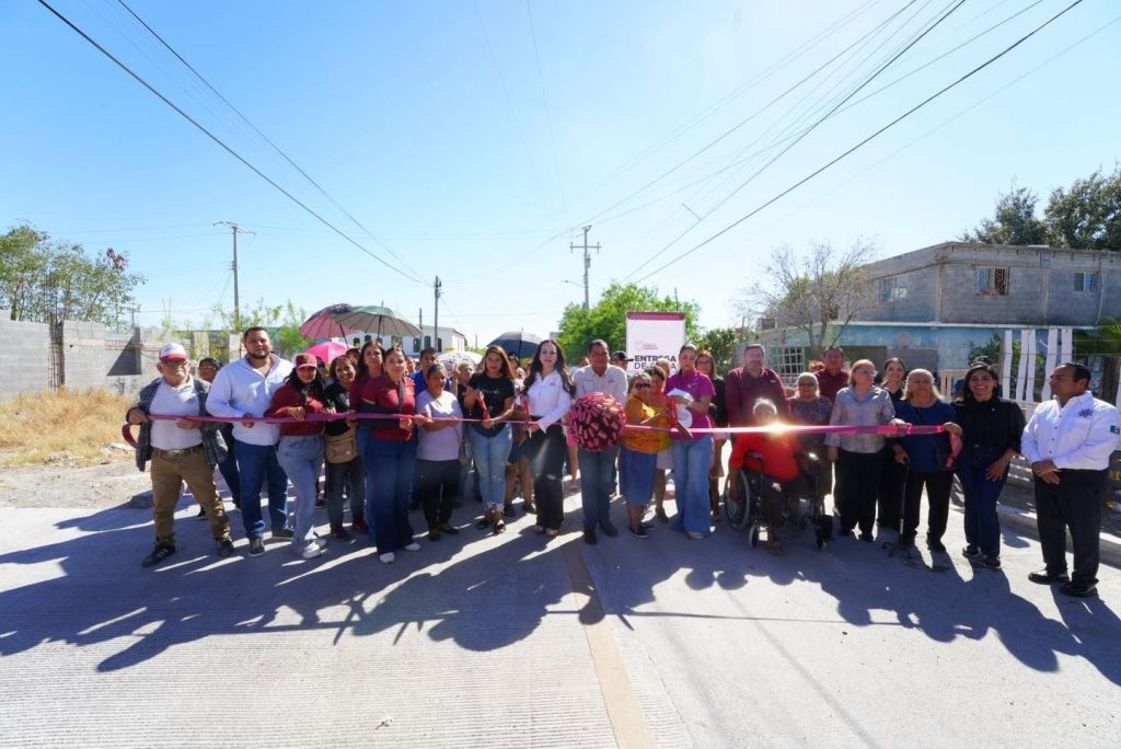 CALLES DIGNAS TRANSFORMAN LA VIDA DE FAMILIAS EN COLONIA FRANCISCO VILLA; ENTREGA ALCALDESA CARMEN LILIA CANTUROSAS PAVIMENTACIONES