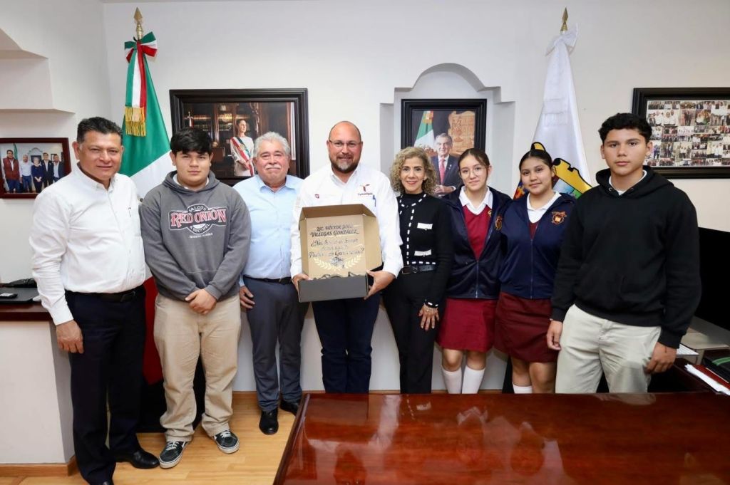 Villegas González acepta ser padrino de generación de secundaria en San&nbsp;Fernando