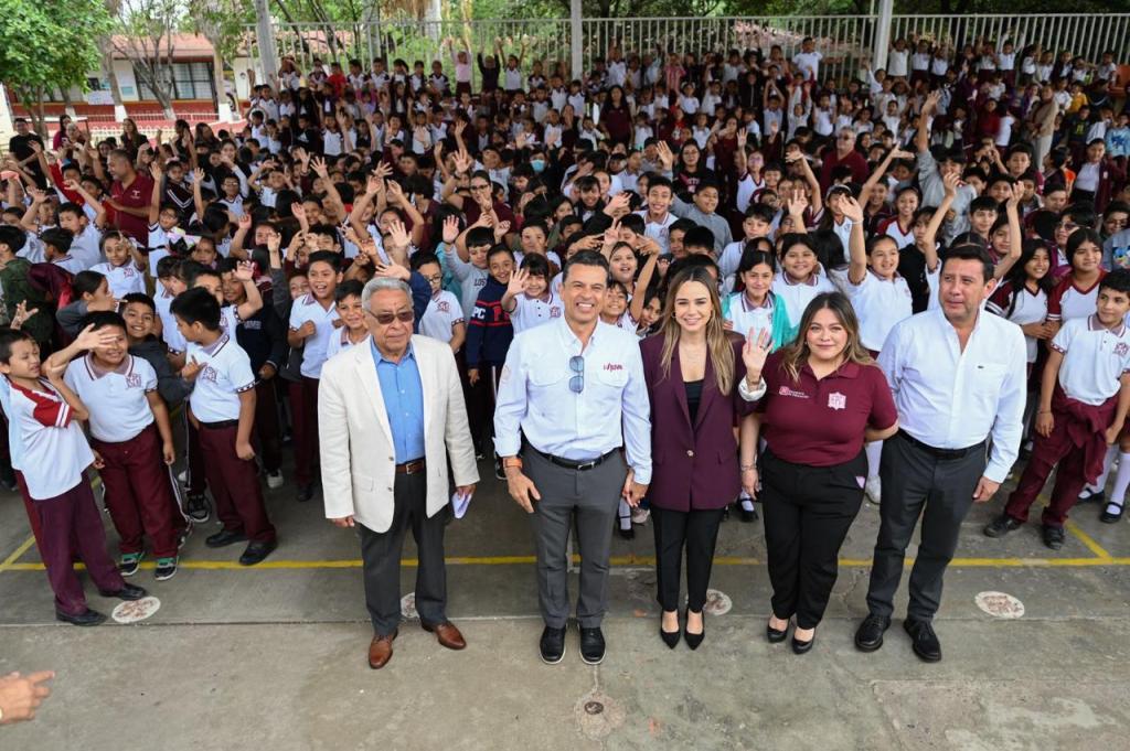 Lleva soluciones alcalde a escuela Emilio Portes&nbsp;Gil.