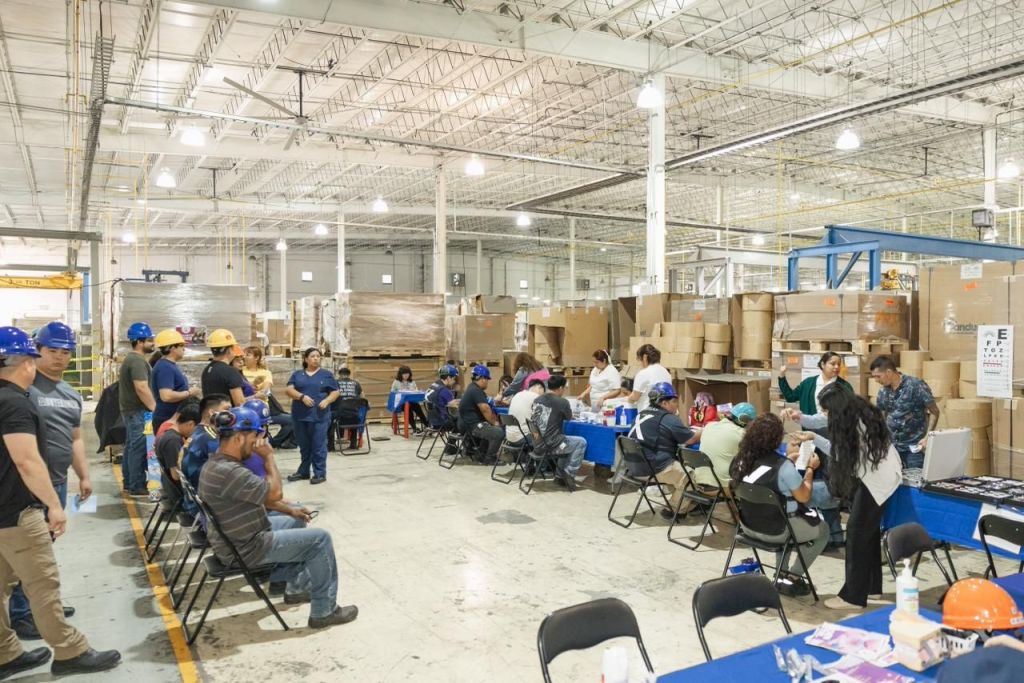Respalda DIF Matamoros el bienestar integral de los trabajadores de la Maquiladora IAI con brigada&nbsp;asistencial
