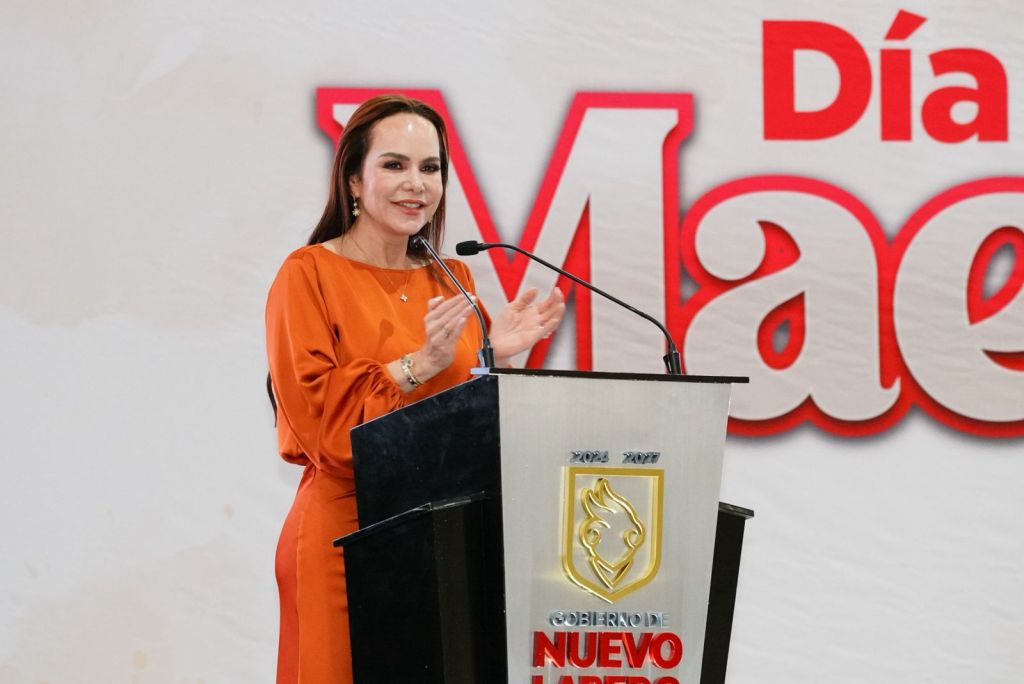 RECONOCE ALCALDESA CARMEN LILIA CANTUROSAS LABOR DEL MAGISTERIO Y ENTREGA BONO ECONÓMICO A MÁS DE 4 MIL&nbsp;MAESTROS