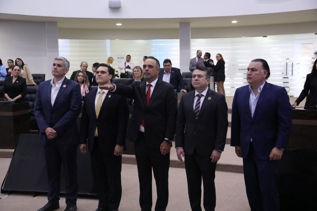 Rinden protesta nuevos titulares en áreas estratégicas de justicia y control&nbsp;interno