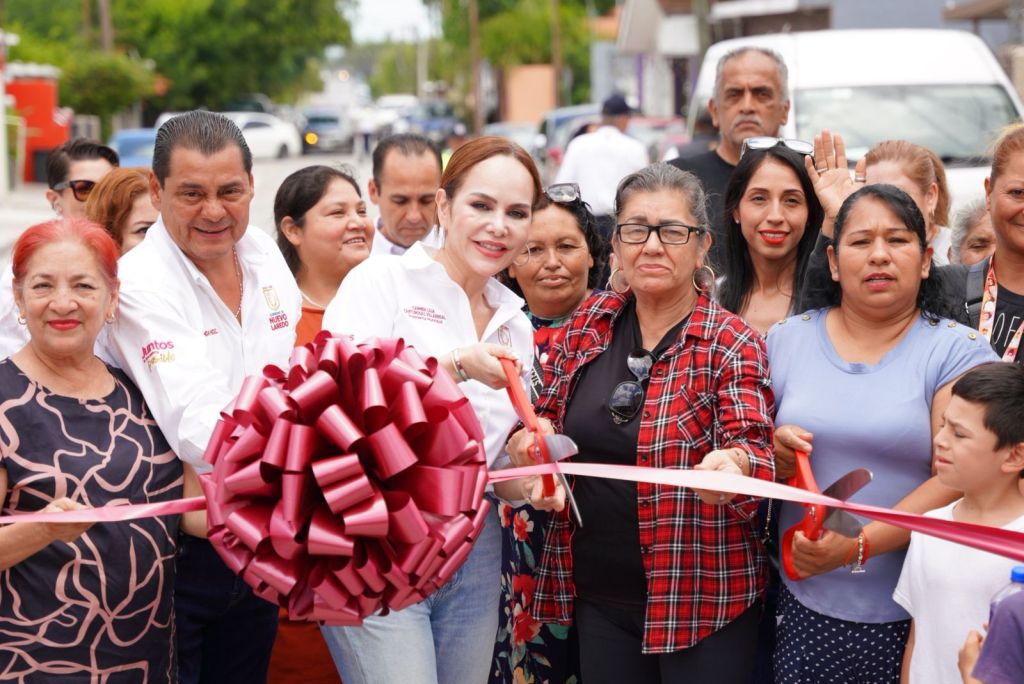 ENTREGA CARMEN LILIA CANTUROSAS OBRAS DE PAVIMENTACIÓN Y RECARPETEO EN CUATRO COLONIAS AL PONIENTE DE NUEVO&nbsp;LAREDO