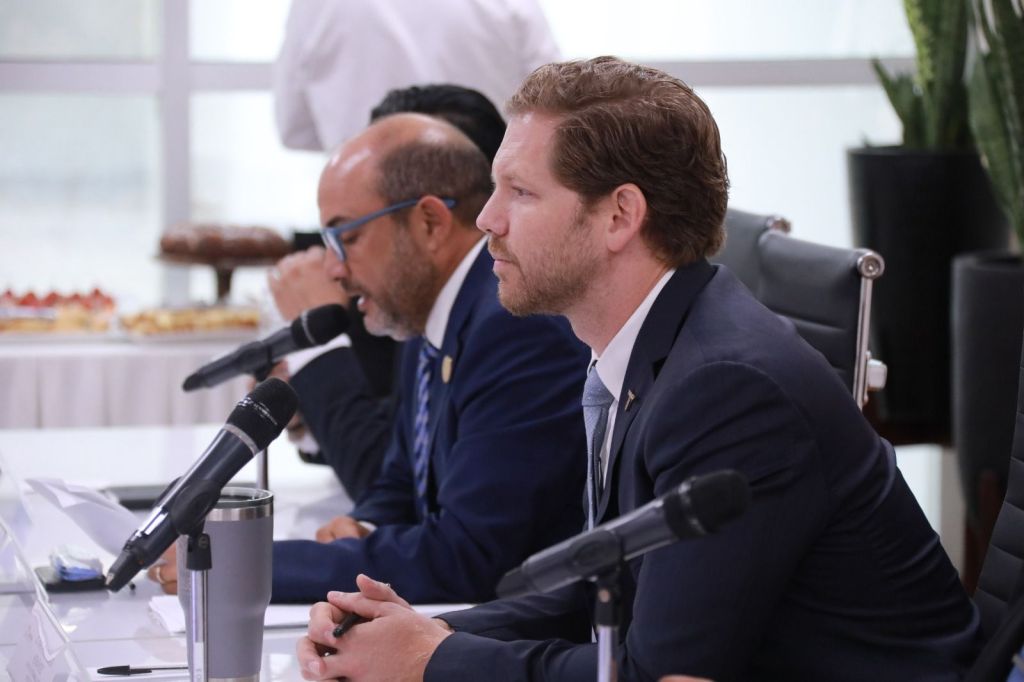 Expone Karl Heinz Becker resultados y proyectos de SEDUMA ante comisión&nbsp;legislativa