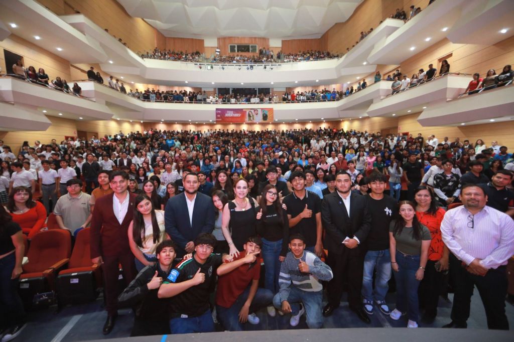 ENCABEZA ALCALDESA CARMEN LILIA CANTUROSAS ‘FORO JUVENTUDES’ ANTE MÁS DE MIL 200 ESTUDIANTES