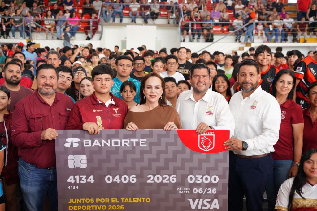 ENTREGA ALCALDESA CARMEN LILIA CANTUROSAS MÁS 400 BECAS DEPORTIVAS A NIÑOS Y JÓVENES&nbsp;ATLETAS