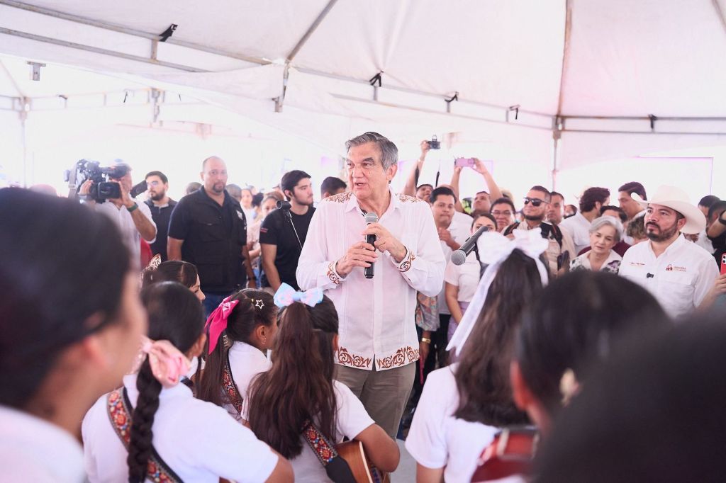 Américo y María de Villarreal benefician a miles en González a través de la brigada Transformando Familias