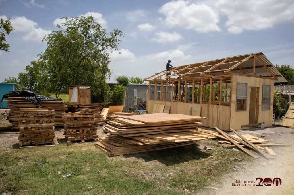 Beto Granados inicia construcción de vivienda para damnificados en Poblado Control