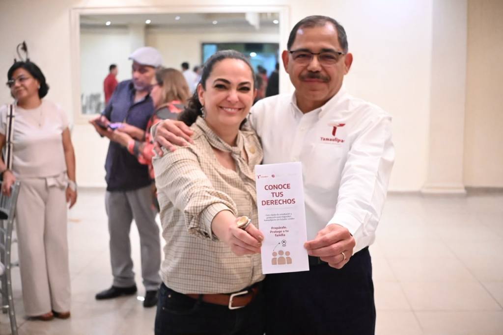 Presentan Cartilla de los derechos de los migrantes.